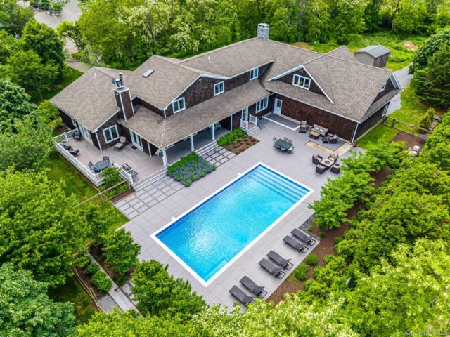  4 BR,  4.00 BTH &nbsp;Other style home in Cutchogue
