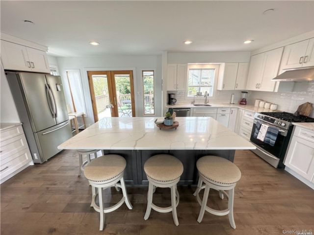  3 BR,  2.00 BTH &nbsp;Other style home in Long Beach