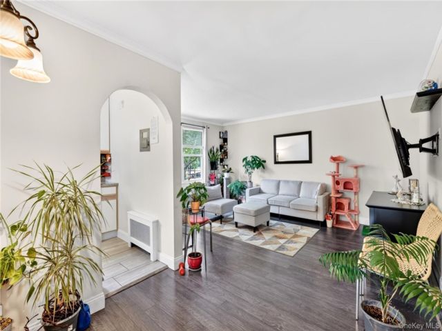 2 BR,  1.00 BTH &nbsp;Garden style home in Yonkers
