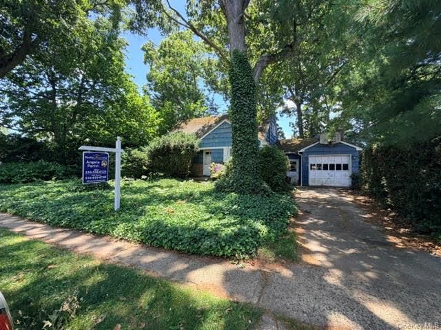  4 BR,  2.00 BTH &nbsp;Cape cod style home in Wantagh