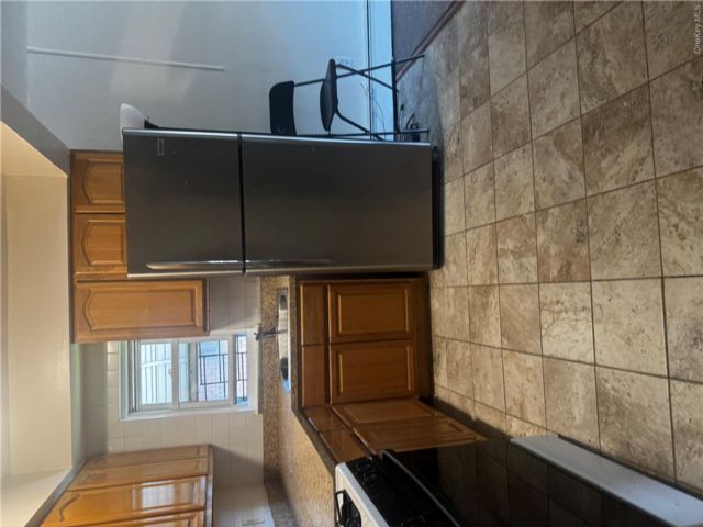  3 BR,  1.00 BTH &nbsp;Full floor apar style home in Cornell