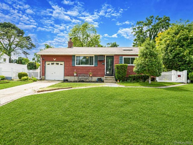  3 BR,  1.00 BTH &nbsp;Ranch style home in Central Islip