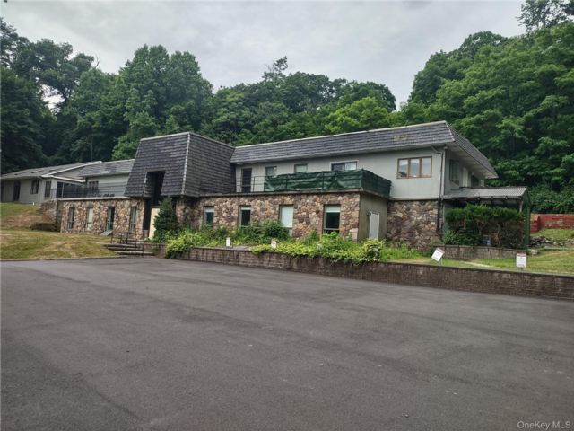 Studio,  0.00 BTH &nbsp;Commercial style home in Newburgh