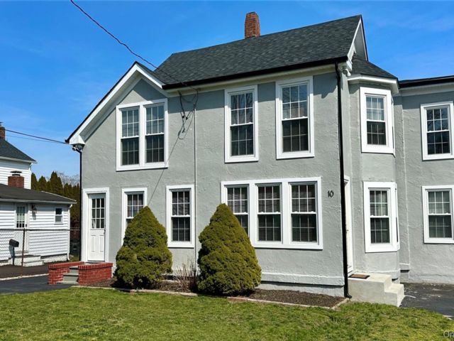  2 BR,  1.00 BTH &nbsp;Carriage house style home in Oakdale