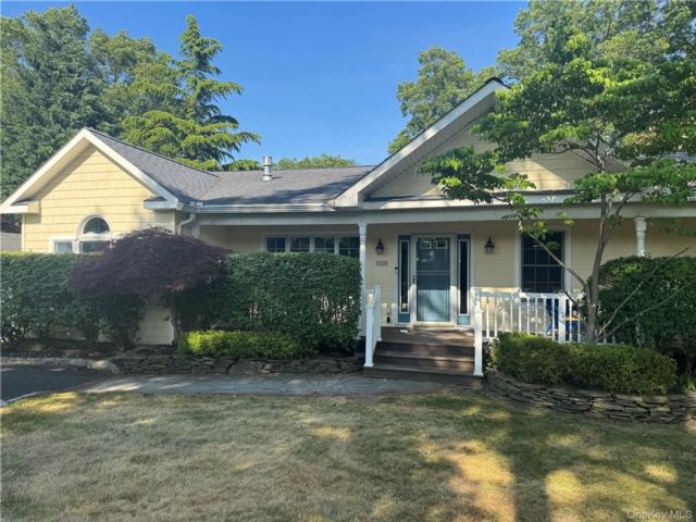  4 BR,  2.00 BTH &nbsp;Exp ranch style home in Nesconset
