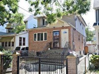  5 BR,  2.00 BTH &nbsp;Includes legal  style home in Queens Village