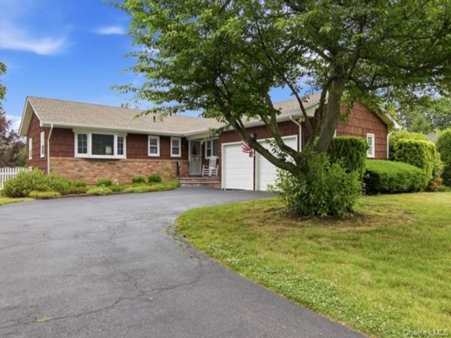  3 BR,  2.00 BTH &nbsp;Ranch style home in Bohemia