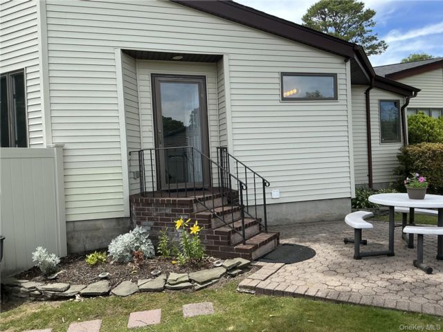  1 BR,  1.00 BTH &nbsp;Exp ranch style home in Farmingville
