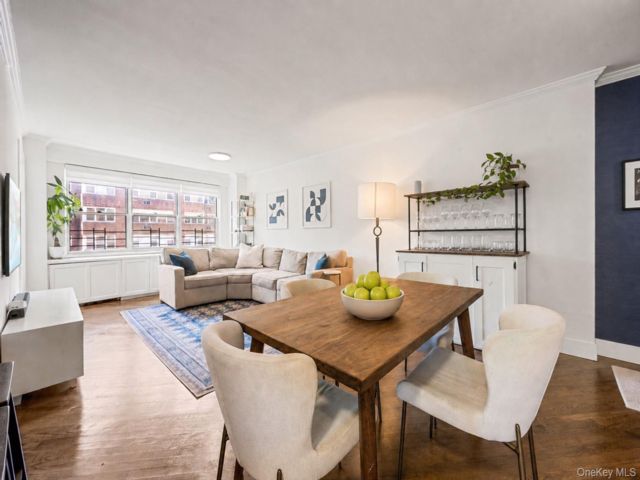  3 BR,  2.00 BTH &nbsp;High rise style home in New York (manhattan)