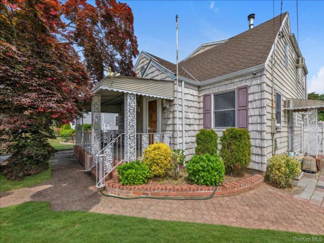  4 BR,  3.00 BTH &nbsp;Exp cape style home in Massapequa