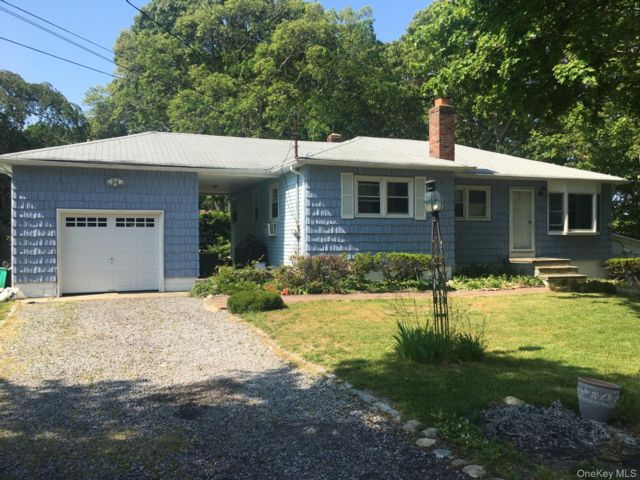  3 BR,  1.00 BTH &nbsp;Ranch style home in East Patchogue