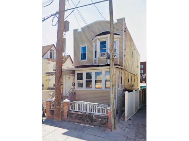  6 BR,  5.00 BTH &nbsp;House style home in Corona
