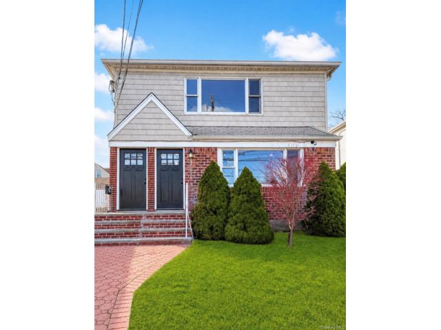  3 BR,  2.00 BTH &nbsp;Raised ranch style home in Valley Stream