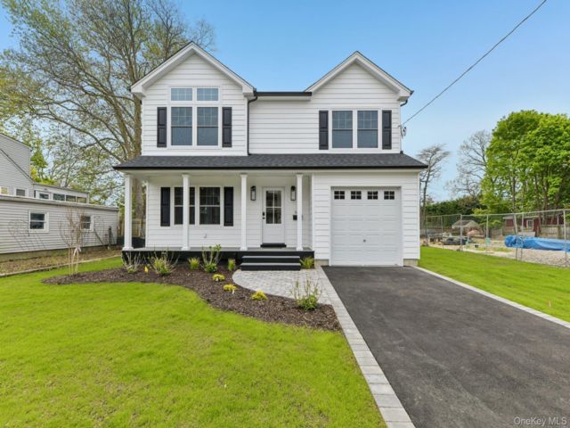  4 BR,  3.00 BTH &nbsp;Colonial style home in Copiague