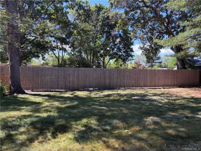 Lot <b>Size:</b>  &nbsp;House style home in Ronkonkoma