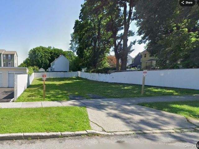 Lot <b>Size:</b>  &nbsp;House style home in Poughkeepsie