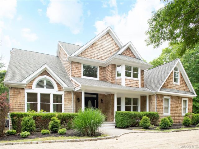  5 BR,  5.00 BTH &nbsp;Post modern style home in Water Mill