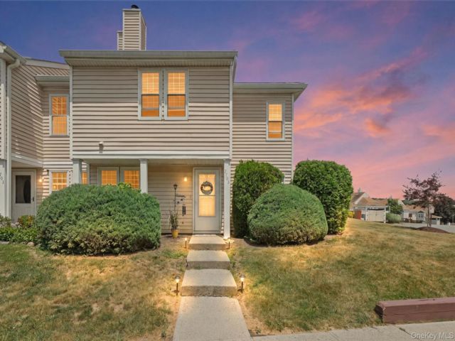  3 BR,  3.00 BTH &nbsp;Condo style home in Chester