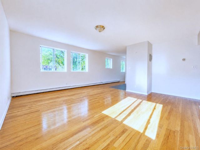  3 BR,  2.00 BTH &nbsp;Includes legal  style home in Ozone Park