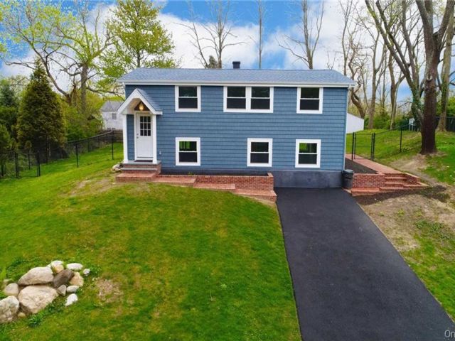  4 BR,  2.00 BTH &nbsp;Hi ranch style home in East Setauket