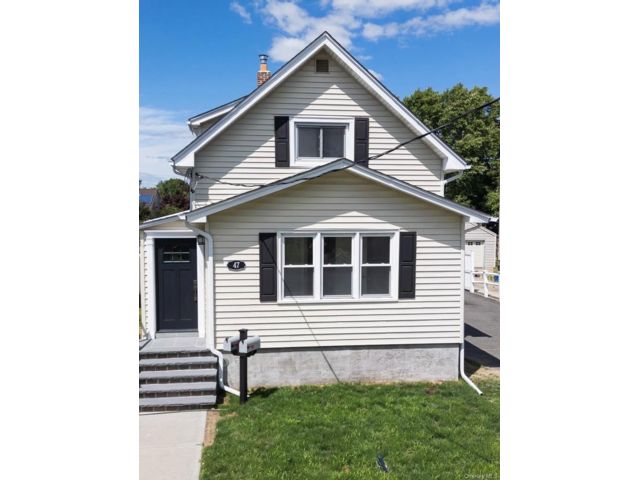  2 BR,  1.00 BTH &nbsp;Colonial style home in Lynbrook