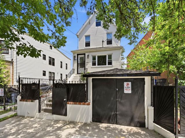  3 BR,  6.00 BTH &nbsp;A-frame style home in Wakefield