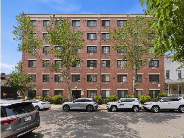 [Wakefield Real Estate, listing number 7302832]