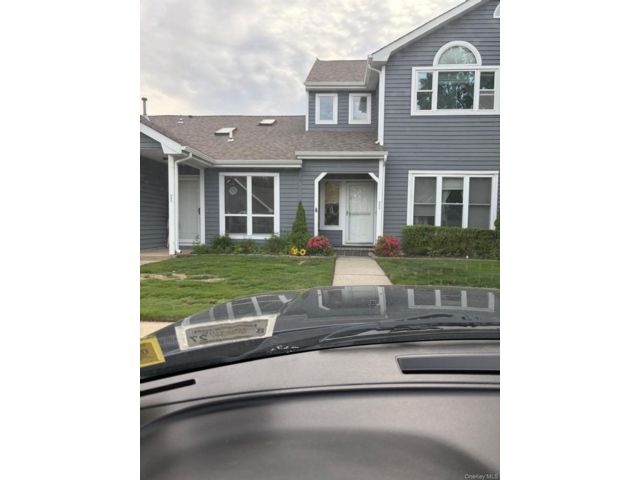 3 BR,  3.00 BTH &nbsp;Condo style home in Middle Island