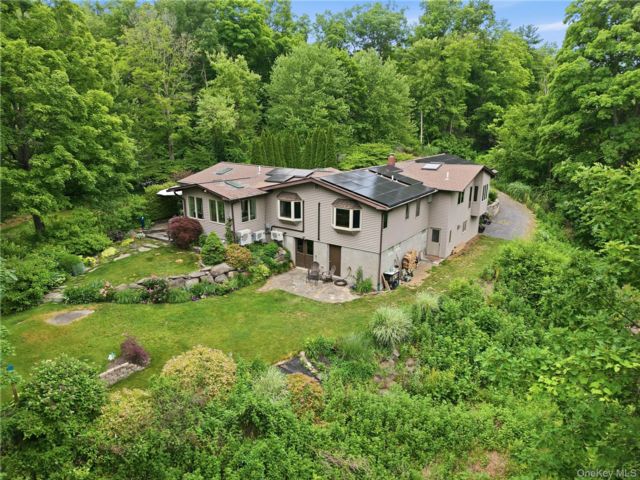  4 BR,  3.00 BTH &nbsp;Ranch style home in Highland