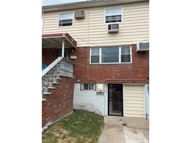  4 BR,  4.00 BTH &nbsp;Other style home in Canarsie