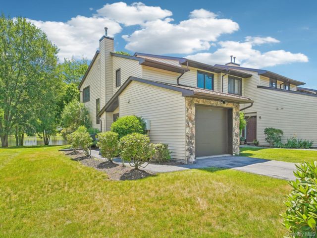  3 BR,  3.00 BTH &nbsp;Condo style home in Monroe