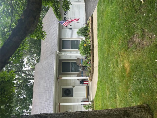  1 BR,  1.00 BTH &nbsp;Garden style home in Ridge
