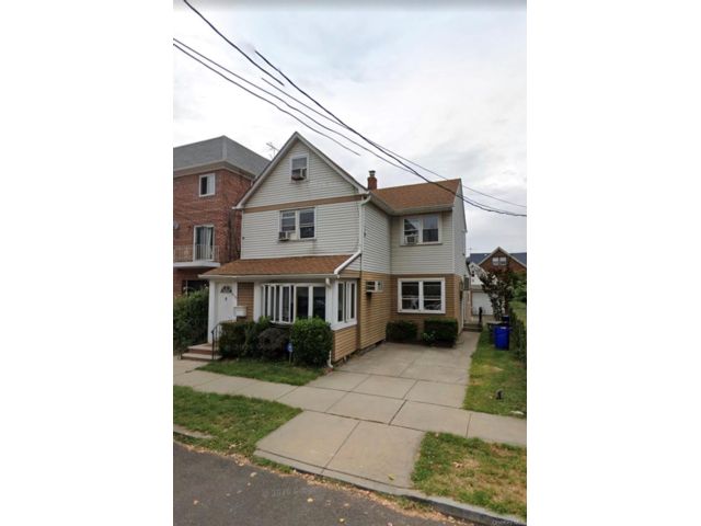  6 BR,  2.00 BTH &nbsp;House style home in Fresh Meadows