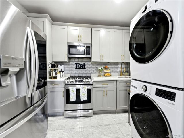  2 BR,  1.00 BTH &nbsp;Mid rise style home in New York (manhattan)