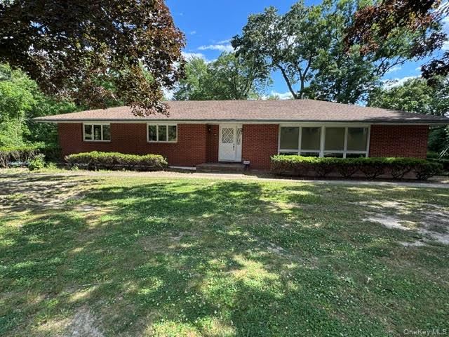  4 BR,  3.00 BTH &nbsp;Ranch style home in Newburgh