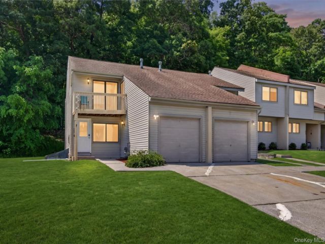  3 BR,  3.00 BTH &nbsp;Condo style home in Middletown