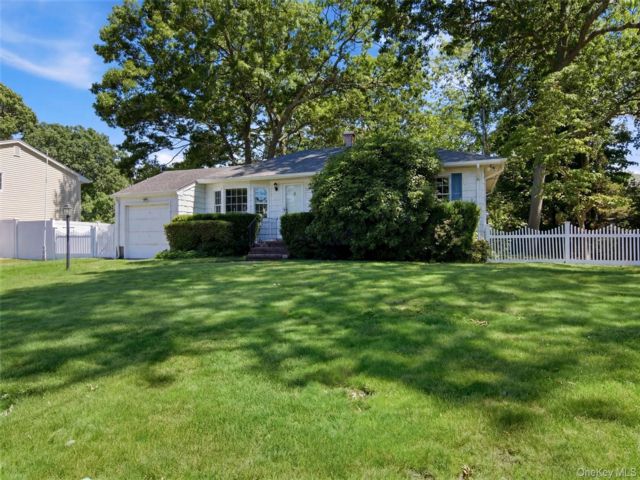 [Holbrook Real Estate, listing number 7303067]