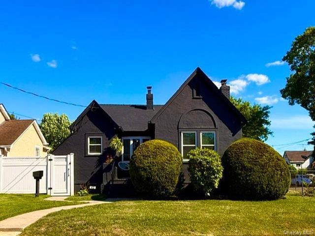  3 BR,  1.00 BTH &nbsp;Cape cod style home in Freeport