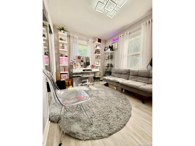 [PHOTO]