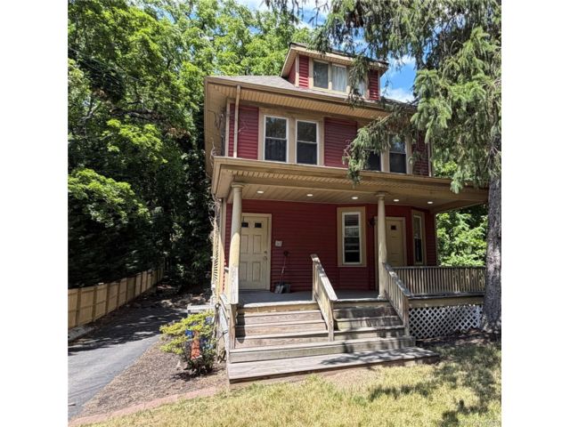  4 BR,  4.00 BTH &nbsp;Victorian style home in Northport
