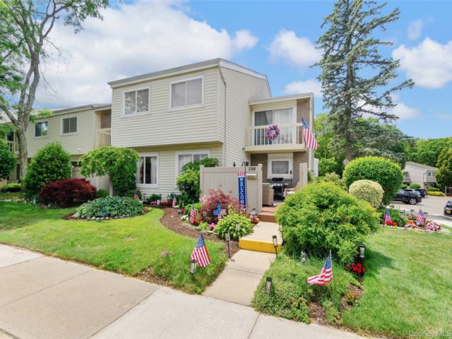  3 BR,  2.00 BTH &nbsp;Condo style home in Holbrook