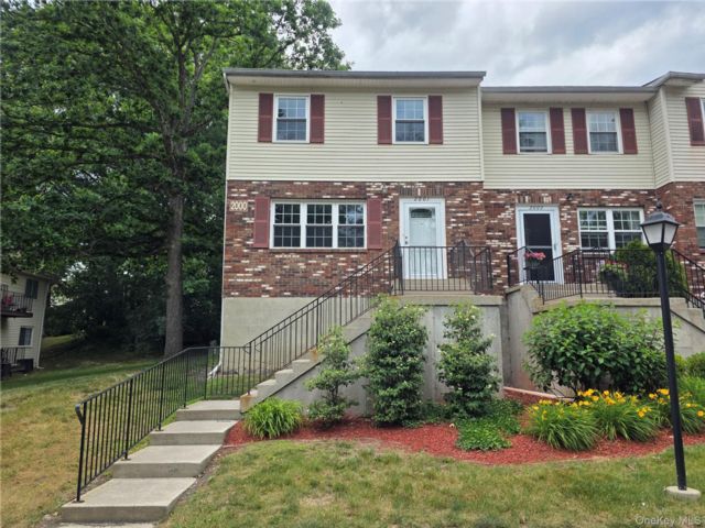  3 BR,  2.00 BTH &nbsp;Condo style home in New Windsor