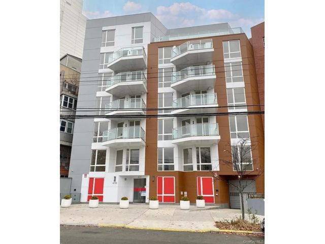 Studio,  1.00 BTH &nbsp;Mid rise style home in Flushing