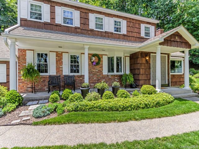  4 BR,  3.00 BTH &nbsp;Colonial style home in West Nyack