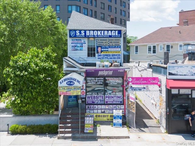 Studio,  0.00 BTH &nbsp;Commercial style home in Jackson Heights