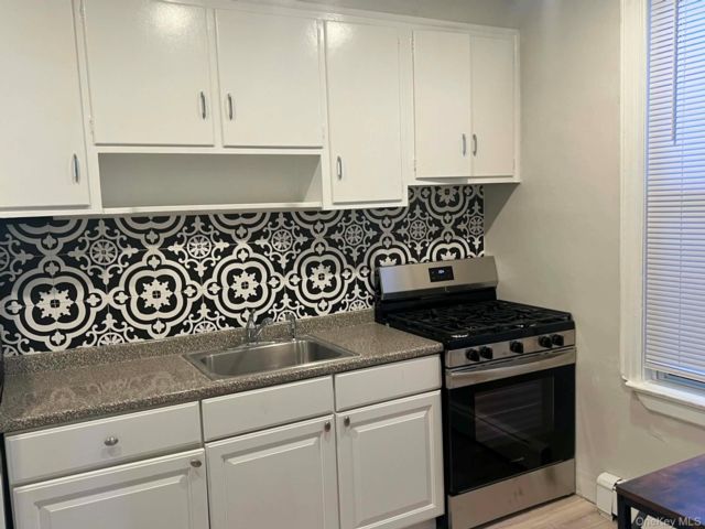  2 BR,  1.00 BTH &nbsp;Full floor apar style home in Floral Park