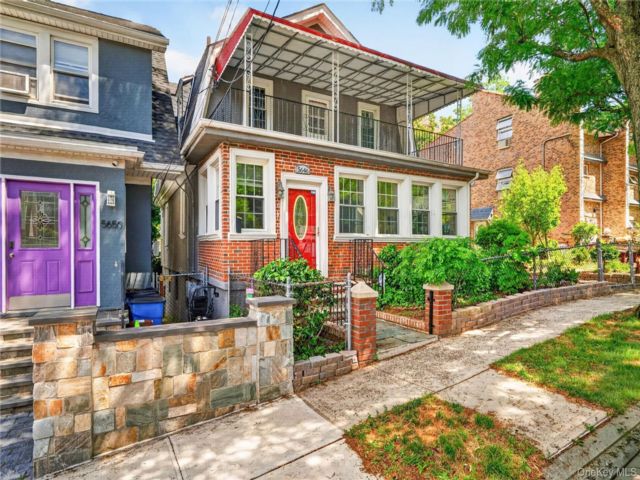  3 BR,  4.00 BTH &nbsp;Other style home in Riverdale