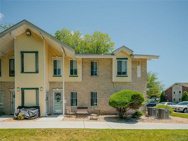  1 BR,  1.00 BTH &nbsp;Other style home in Coram