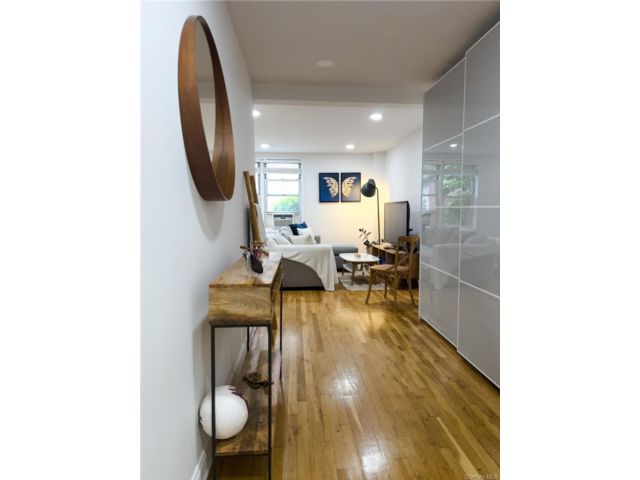 Studio,  1.00 BTH &nbsp;Other style home in Valley Stream