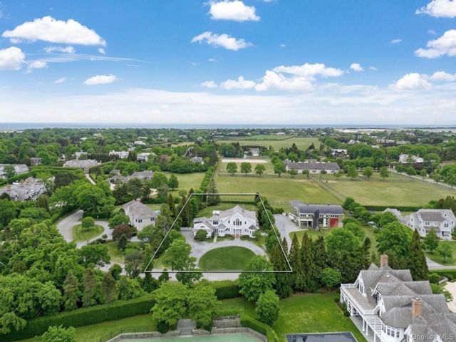  5 BR,  7.00 BTH &nbsp;Contemporary style home in Bridgehampton